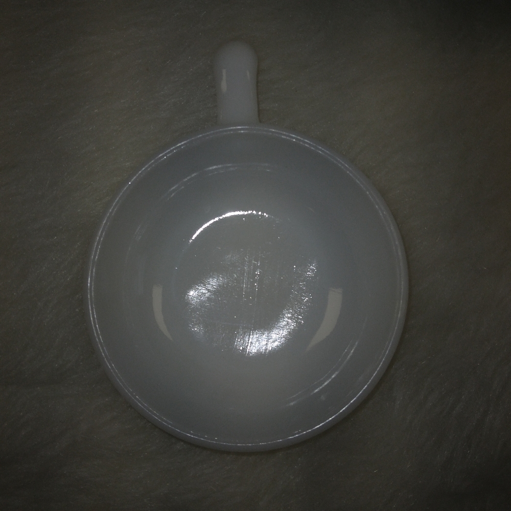 Vintage Milk Glass Chili Bowl, approximately 5 inch diameter - Picture 4 of 4